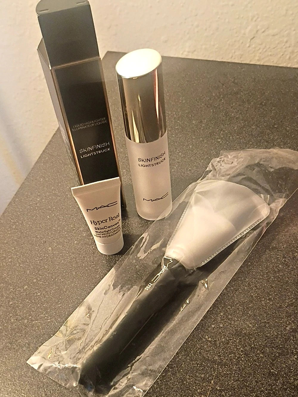 MAC 175S Brush & Skincare Set NWT